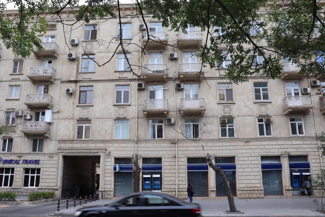 Between 28May Metro Station And National Boulevard Seaside Park Apartment Baku Exterior foto